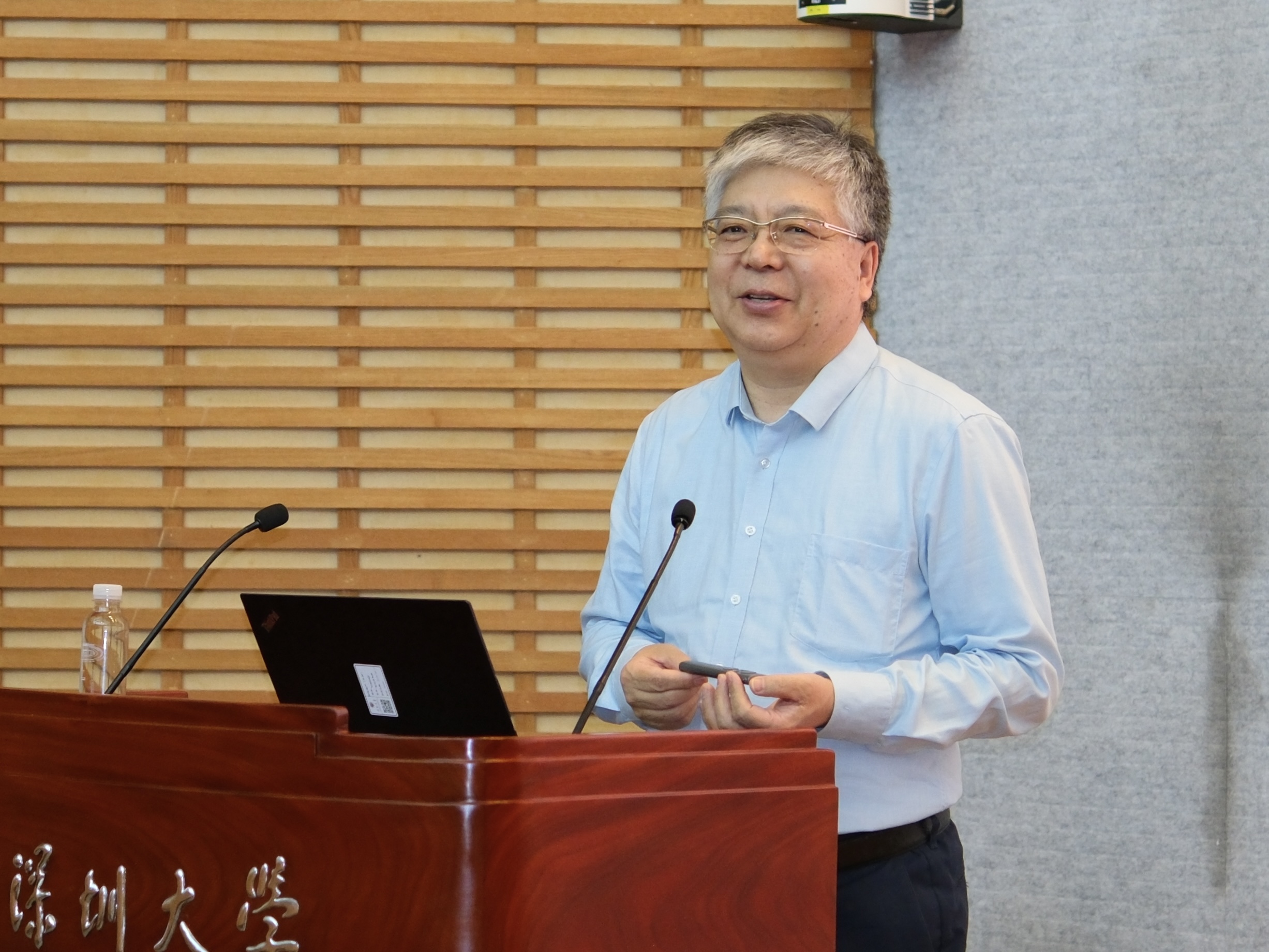 “深大讲坛”第225讲暨荔园杰出学者讲座第四十二期开讲